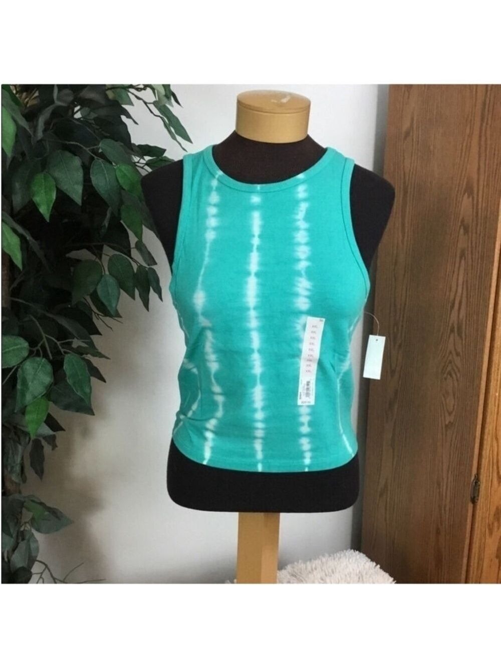 SO cropped tank top Woman's Juniors size XXL ribbed material racerback